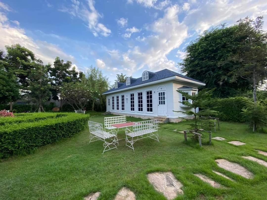 Je T'Aime Cafe & Villa Синг Бури Стая снимка